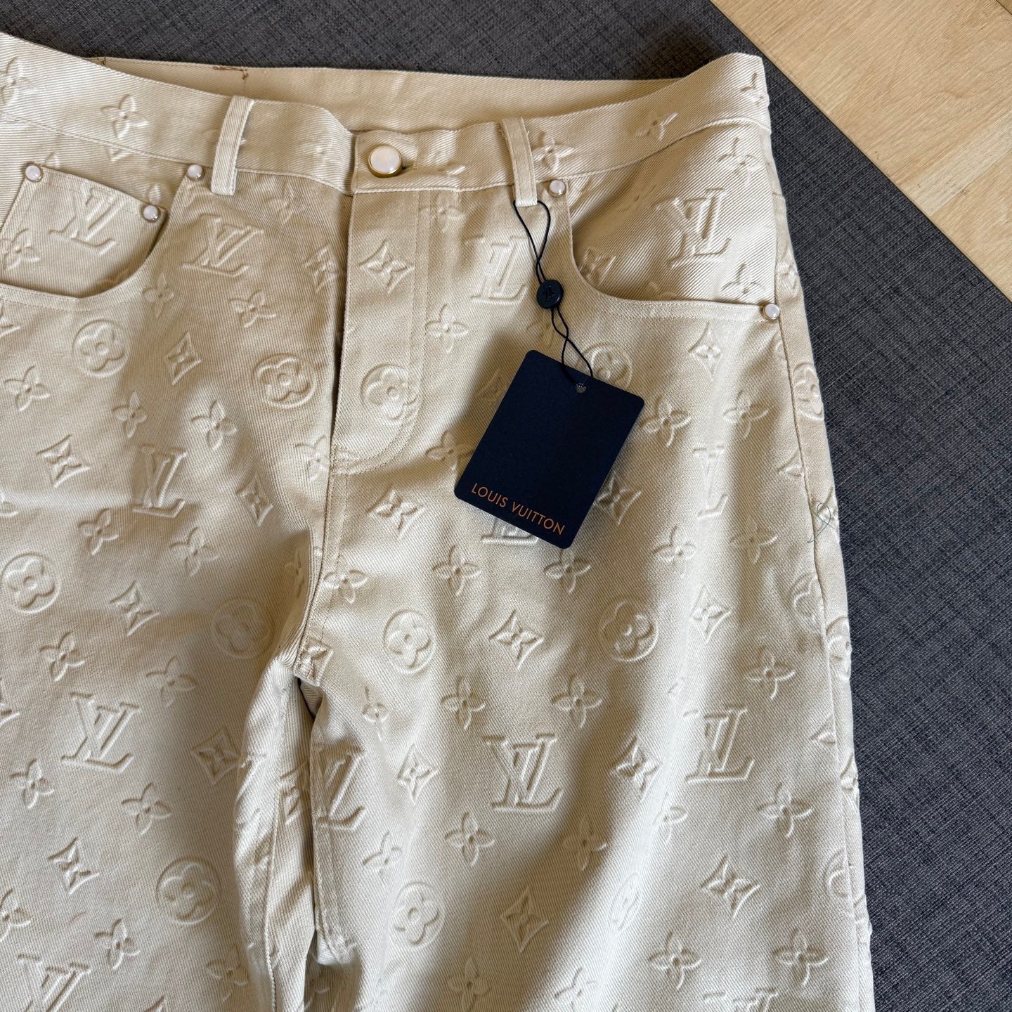 Lois Vitn's new old-fashioned full-width embossed jeans