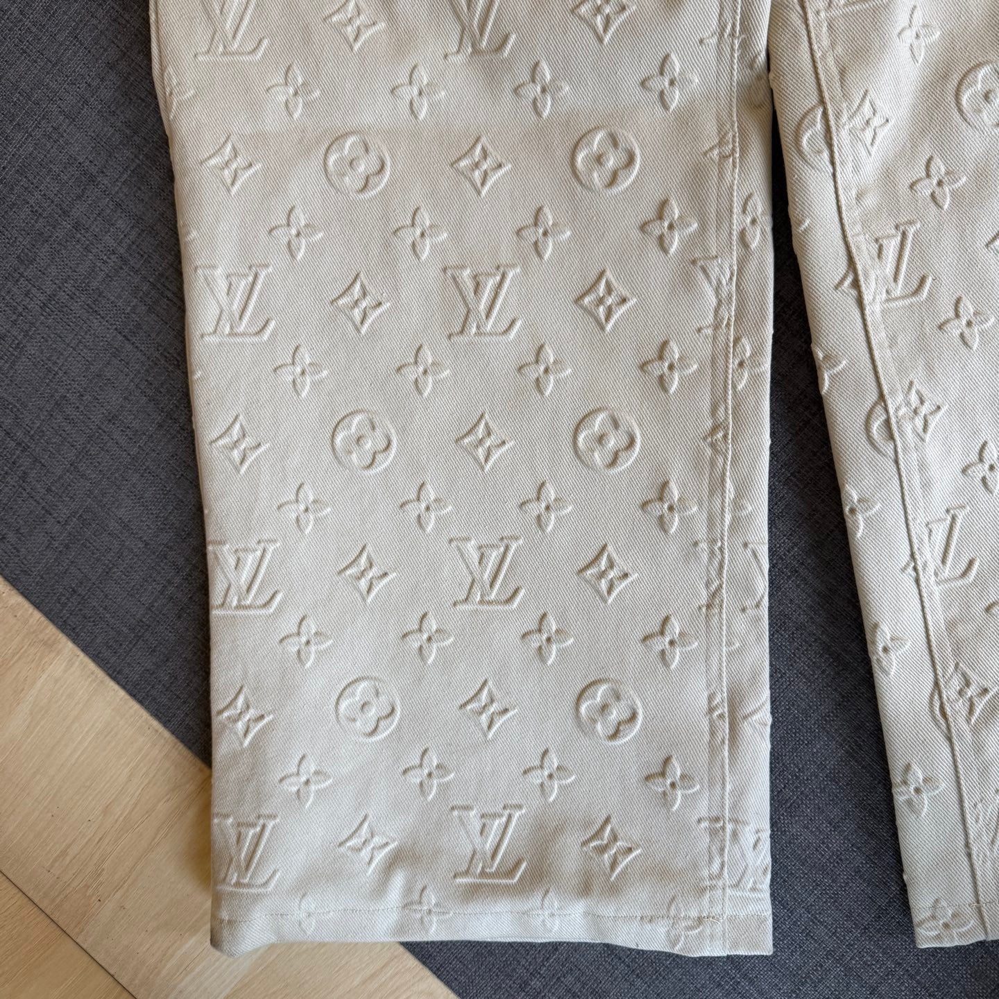 Lois Vitn's new old-fashioned full-width embossed jeans
