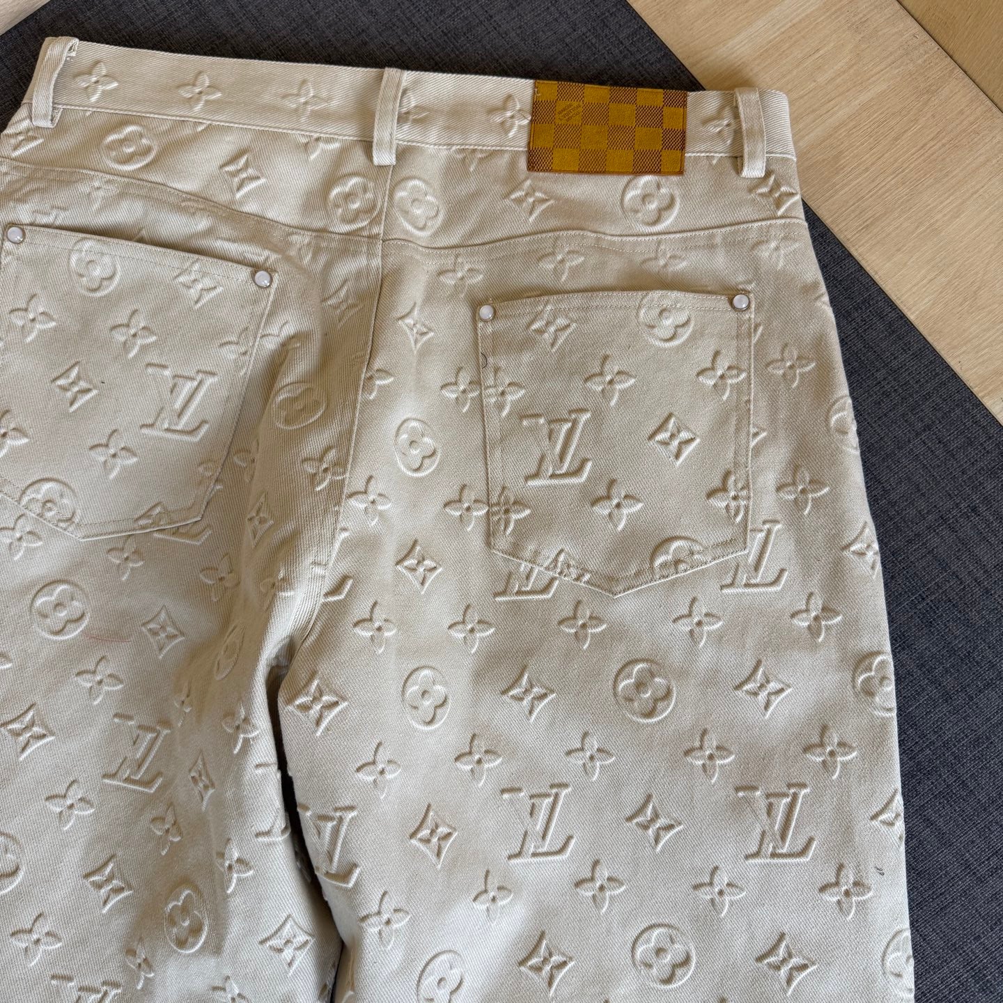 Lois Vitn's new old-fashioned full-width embossed jeans